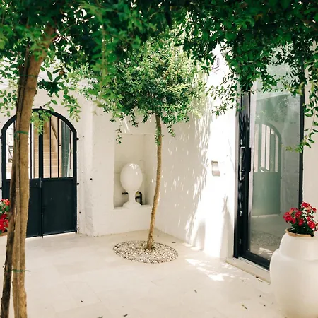 Corte Manfredi Couette-café Alessano